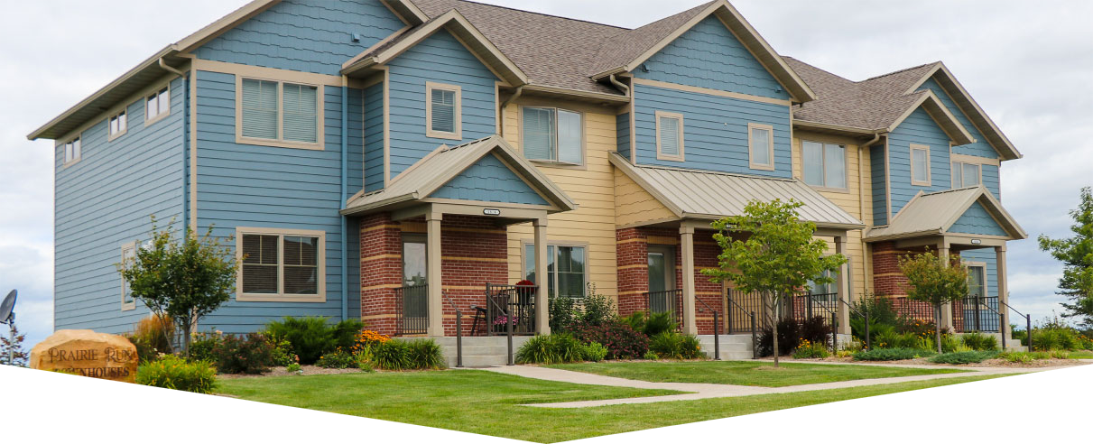 Beautiful 3-unit townhouse located in Prairie Run Neighborhood’s “Ridges”.